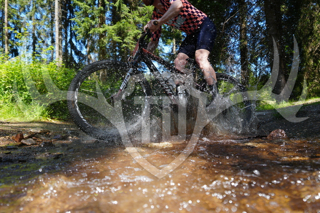 FC604842 | Fotogalerie der Treibjagd im Dunkelwald - Dein MTB Etappenrennen im Erzgebirge - Realisiert mit Pictrs.com