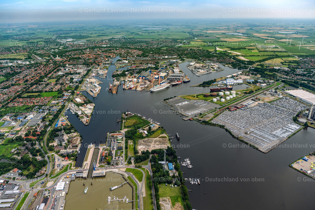 4038464 | EMDEN 09.08.2020 Schiffs- Anlegestellen am Hafenbecken des Binnenhafen am Ufer der Ems in Emden im Bundesland Niedersachsen, Deutschland. Weiterführende Informationen bei: Stadt Emden. // Ship moorings at the inland harbor basin on the banks of the Ems in Emden in the state Lower Saxony, Germany. Further information at: Stadt Emden. Foto: Gerhard Launer