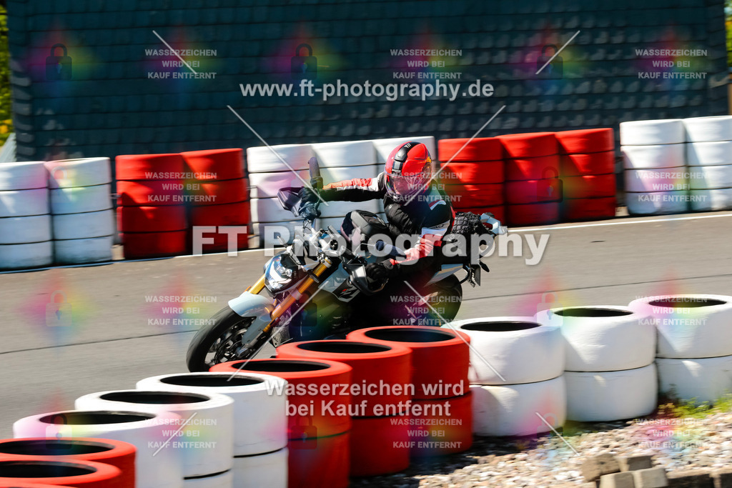 Moto-TeamOBK-22268 | Hier findet Ihr Bilder von Touristenfahrten auf der Nürburgring Nordschleife oder von anderen Veranstaltungen die ich besucht habe. Viel Spass beim Durch Schauen 