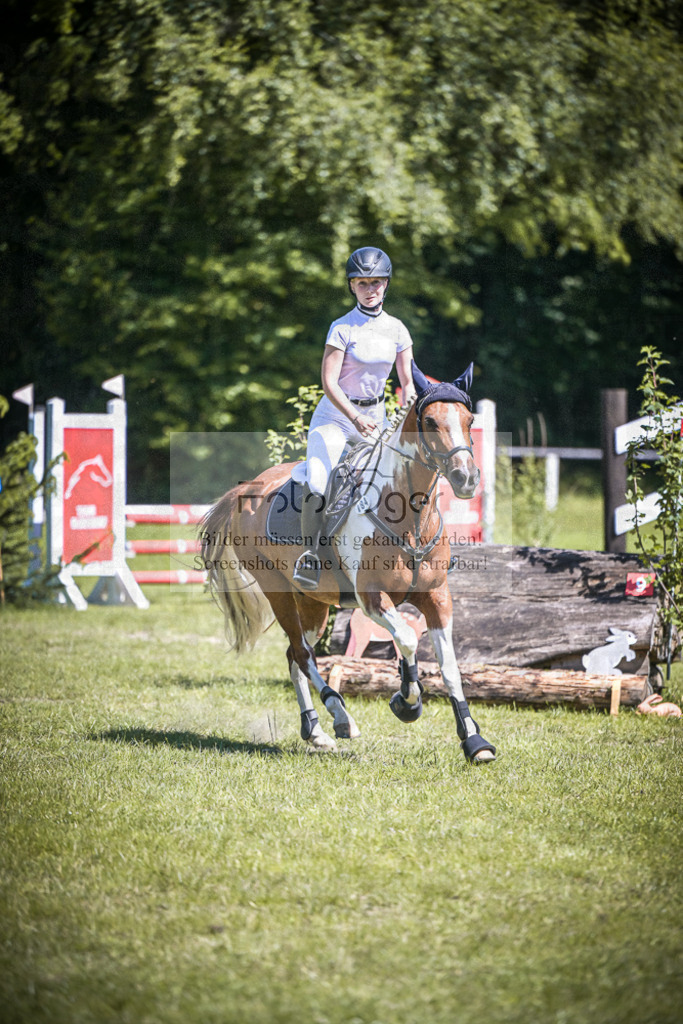 DOS_3146 | Entdecke hochwertige Reitturnierfotos von Foto Oger. Professionell, emotional und authentisch – jetzt Lieblingsmomente im Shop bestellen.Deutschlandweite Turnierfotografie. - Realisiert mit Pictrs.com