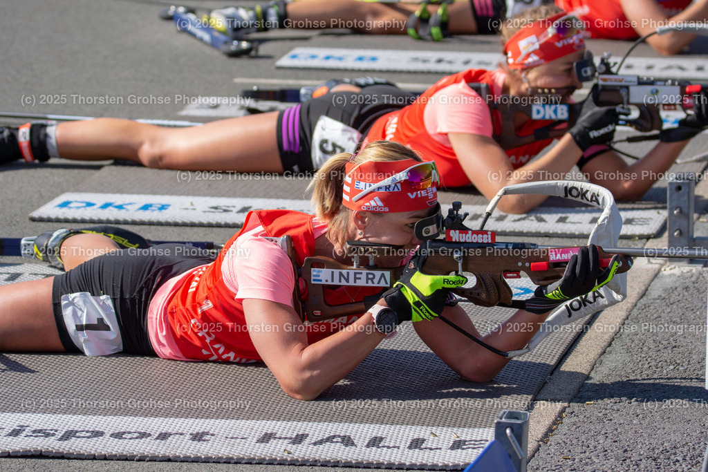 Deutsche Meisterschaften Biathlon 2018 | Deutsche Meisterschaften Biathlon 2018, Massenstart Frauen am 15.09.2018 in der DKB SKI ARENA in Oberhof, (Deutschland)

Bild: Denise Herrmann vom WSV Erzgebirge Oberwiesenthal / BwFb (1), Luise Kummer vom SV Frankenhain / BwO (5)
 - Realisiert mit Pictrs.com