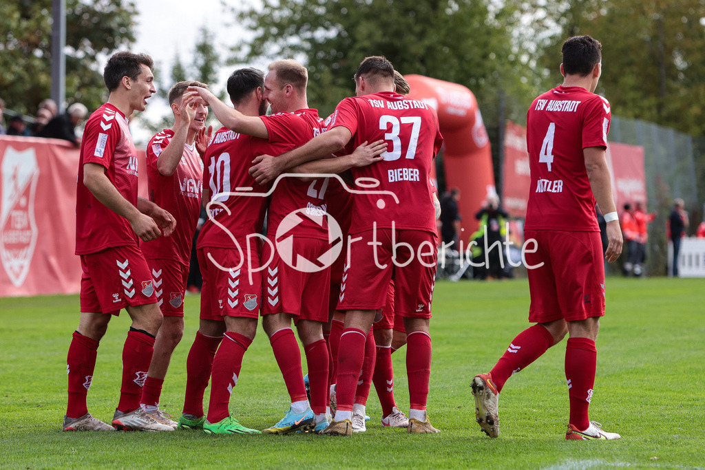 TSV Aubstadt - FC Bayern Amateure | Jubel der Hausherren nach dem Treffer zum 2-0 durch Timo Pitter (TSV #10)