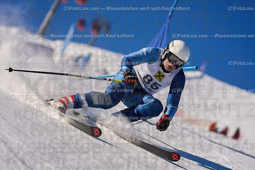 ALP3052_MASTERS-Cup_GS-B Herrn_Fusulan Catalin Mihai | (C)FotoLois.com, Alois Spandl. FIS Masters-Cup Wildschönau, Giant Slalom auf der Piste Schatzberg GS, Siegerehrung auf dem Dorfplatz Niederau, Sa 13. Januar 2024.