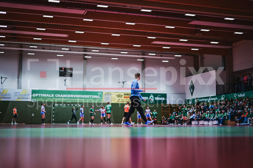 Handball, 2. Bundesliga Frauen, SV Werder Bremen - TuS Lintfort | v.li.: Yasmin Friesen (Torhüterin, Torwart, SV Werder Bremen, 16) Einzelbild