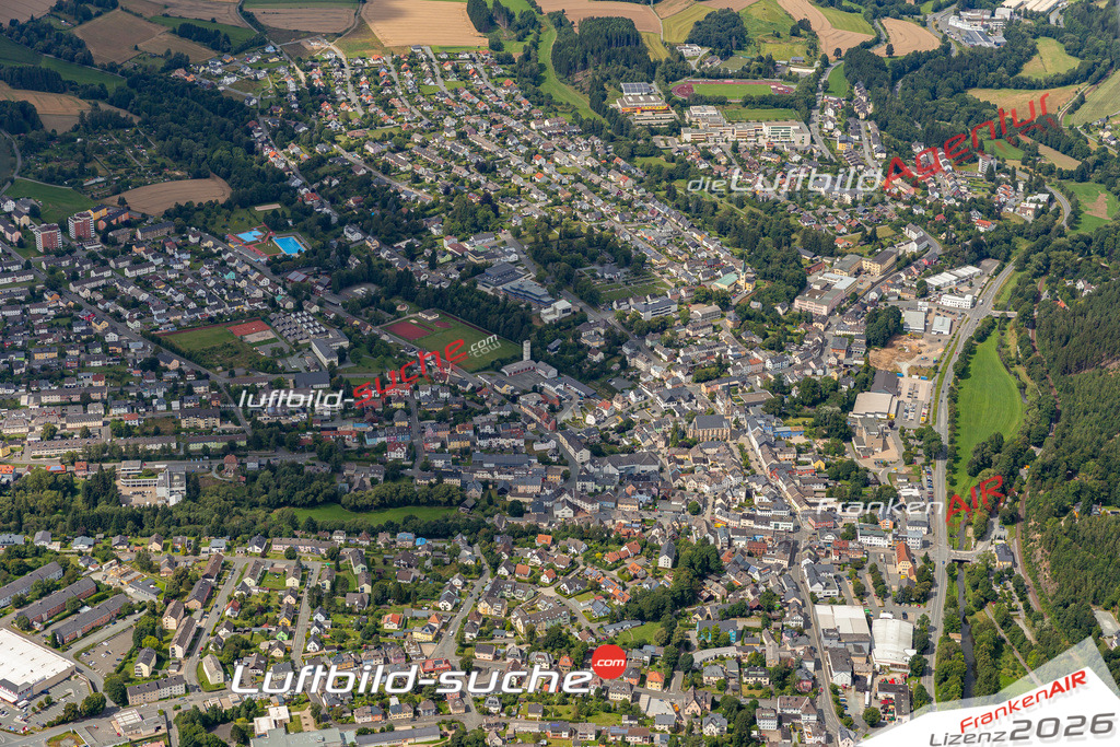 Das Luftbild der Stadt Naila wurde 2021 vom Flugzeug heraus erstellt (keine Drohne) Aufnahmehöhe ca.450 Meter- hohe Bildauflösung und Druck-Qualität garantiert!