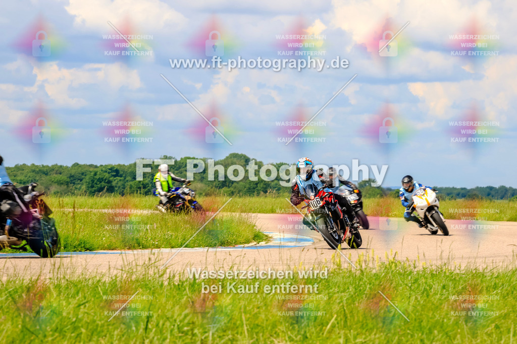 MotoTeam-0645 | Hier findet Ihr Bilder von Touristenfahrten auf der Nürburgring Nordschleife oder von anderen Veranstaltungen die ich besucht habe. Viel Spass beim Durch Schauen 