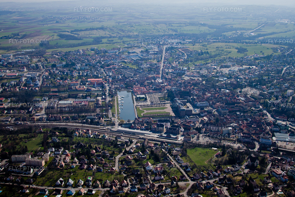 Aerial view: View of the town in Saverne in the state Bas-Rhin, France. – Photo: IMG_38545.jpg taken on 03/20/2011 by Werner Riehm/FLY-FOTO.com – Resolution of the original: 4752 x 3168 px