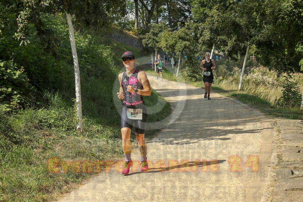 250824_1437_EX1_6870 | Sportfotografie im Rhein-Sieg Kreis, Köln, Bonn, NRW, Rheinland Pfalz, Hessen, etc. Unser Tätigkeitsfeld umfasst den Laufsport vom Volkslauf über den Marathon, Duathlon, Triathon bis zum Ultralauf wie Kölnpfad Ultra oder Schindertrail.