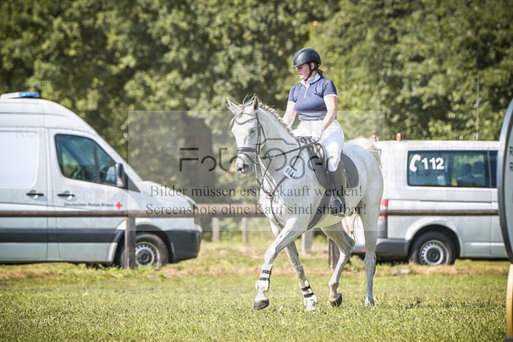 DOS_0901 | Entdecke hochwertige Reitturnierfotos von Foto Oger. Professionell, emotional und authentisch – jetzt Lieblingsmomente im Shop bestellen.Deutschlandweite Turnierfotografie. - Realisiert mit Pictrs.com