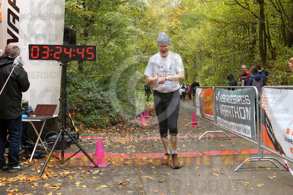 251026_1326_EX1_3477 | Sportfotografie im Rhein-Sieg Kreis, Köln, Bonn, NRW, Rheinland Pfalz, Hessen, etc. Unser Tätigkeitsfeld umfasst den Laufsport vom Volkslauf über den Marathon, Duathlon, Triathon bis zum Ultralauf wie Kölnpfad Ultra oder Schindertrail.