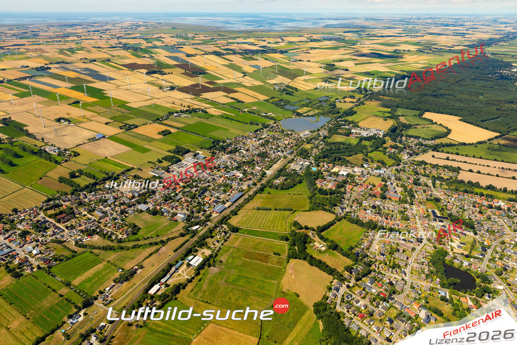 Das Luftbild der Stadt Sankt Michaelisdonn wurde 2022 vom Flugzeug heraus erstellt (keine Drohnen-Aufnahmen) Aufnahmehöhe ca.450 Meter- hohe Bildauflösung und Druck-Qualität. Garantiert!
