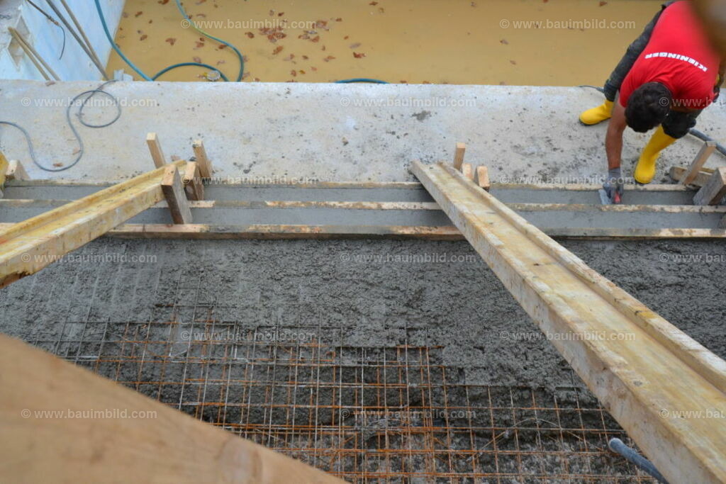 bib-lg04-betonarbeiten-0484 | Nach LV-Leistungsgruppen sortierte Detailfotos über den Bau eines Hauses. Alle Hausbau-Bilder direkt vom Urheber und Autor der Website Haus-Selber-Bauen.com