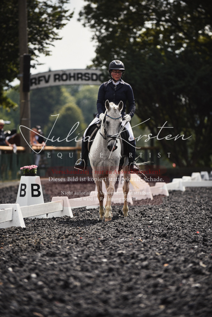 DSC_3904 | Pferde- und Turnierfotografie in Westsachsen. Pferdeportraits, Auftragszeichnungen und intuitive Kunst.