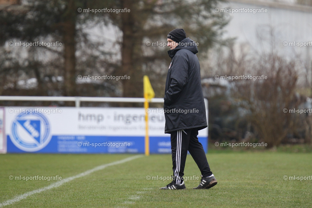 Fußball I Frauen I Saison 2025/2026 I Oberliga Schleswig-Holstein I 14. Spieltag I SV Frisia 03 Risum-Lindholm - SV Wahlstedt | Frank Stoffers (Trainer, SV Wahlstedt) - Realisiert mit Pictrs.com