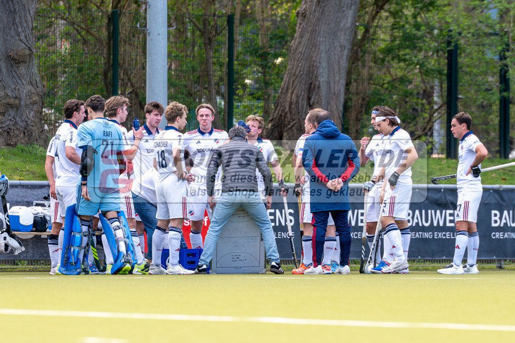 SFE_20260321_0058 | Köln, Deutschland, 21.03.26: Feldhockey 1. Bundesliga Herren zwischen Rot-Weiss Köln - Mannheimer HC im REWE Sportpark am 21.03.2026 in Köln, Deutschland. (Foto von Stephan Fehrmann)Köln, Germany, 21.03.26: Feldhockey 1. Bundesliga Herren between Rot-Weiss Köln - Mannheimer HC in REWE Sportpark at 21.03.2026 in Köln, Deutschland. (Foto from Stephan Fehrmann)