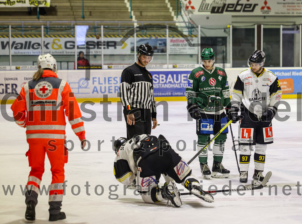 2023-11-17_114_TSV_Erding_gegen_EA_Schongau | Erding, Deutschland, 17.11.2023:
Eishockey, Bayernliga Vorrunde 2023 / 2024, 10. Spieltag, TSV Erding gegen EA Schongau, Endergebnis: 12:4

Florian Seelmann (EA Schongau, #21), Paul Wallek (Erding Gladiators, #44), Kevin Steiner (EA Schongau, #97)

Foto: Christian Riedel / fotografie-riedel.net