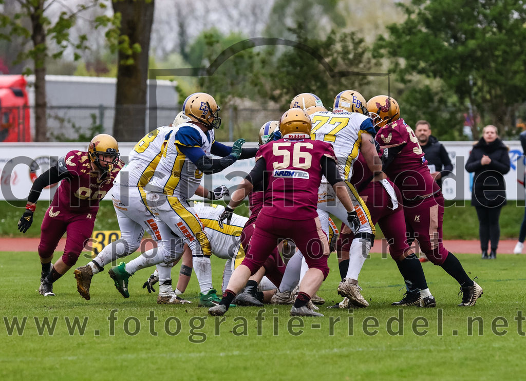 2022-04-30_123_Erding_Bulls_gegen_Regensburg_Phoenix | Erding, Deutschland, 30.04.2022:
Football, Regionalliga 2022, 1. Spieltag, Erding Bulls gegen Regensburg Phoenix

Foto: Christian Riedel / fotografie-riedel.net