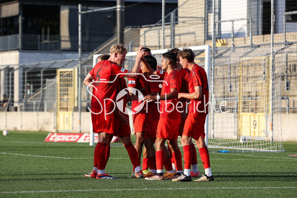 FC Bayern Amateure - SpVgg Ansbach | Jubel nach dem Treffer zum 2-0 durch Davide Dell`ERBA (FCB #7) / Freude / Tor / Torschuetze / Foulelfmeter
