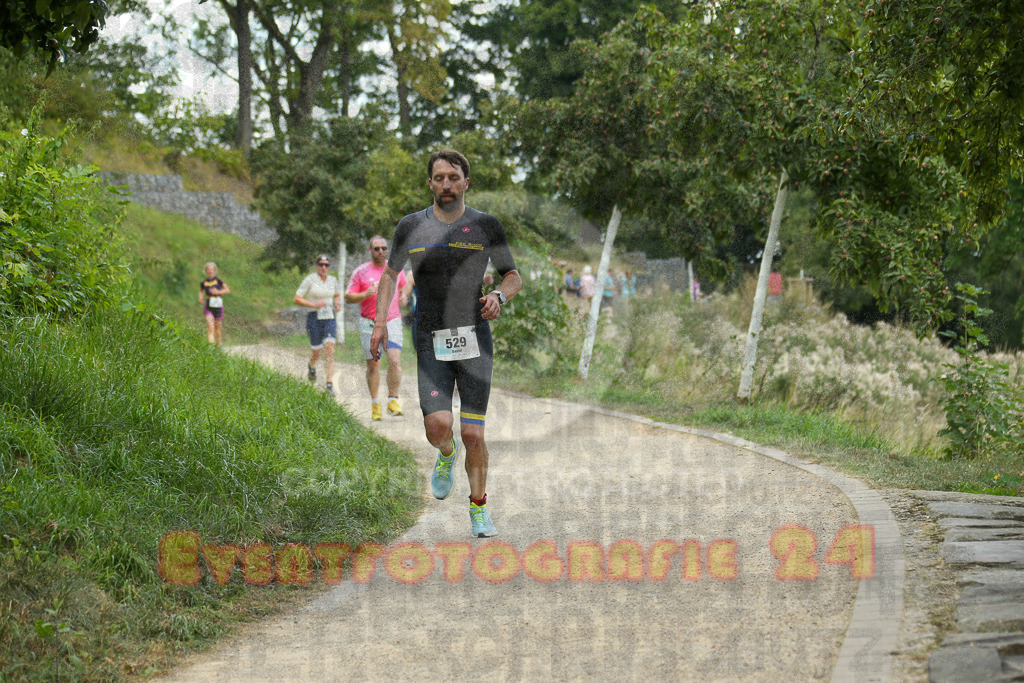 250824_1401_EX1_4657 | Sportfotografie im Rhein-Sieg Kreis, Köln, Bonn, NRW, Rheinland Pfalz, Hessen, etc. Unser Tätigkeitsfeld umfasst den Laufsport vom Volkslauf über den Marathon, Duathlon, Triathon bis zum Ultralauf wie Kölnpfad Ultra oder Schindertrail.