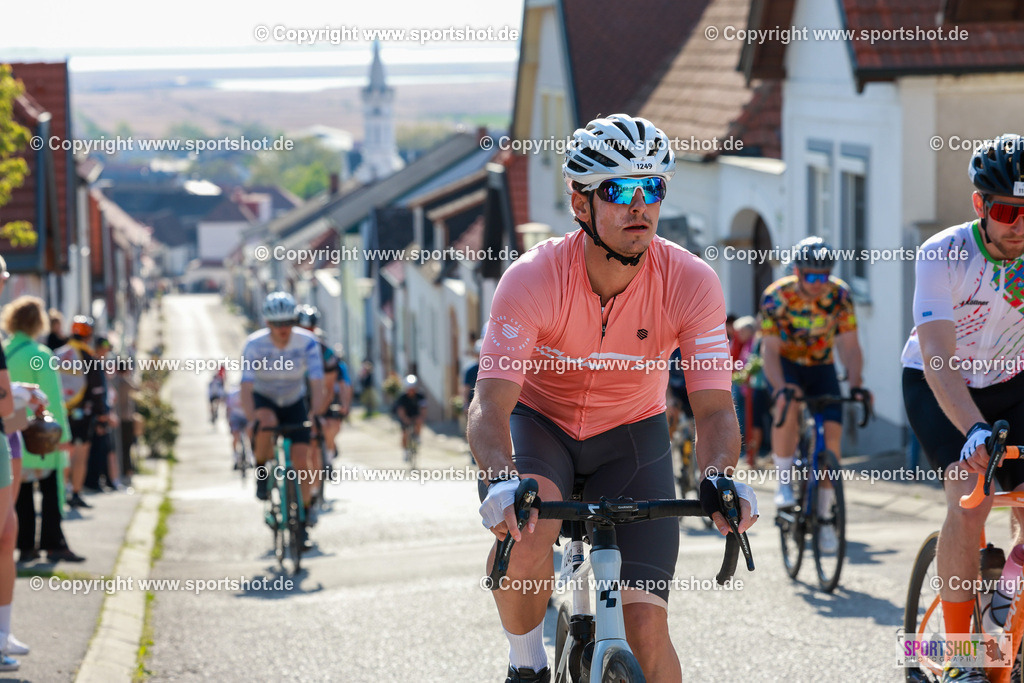 187_AR6_8621 | Neusiedlersee Radmarathon 2026@sportshot_your_pictrs #yourpictures#roadtowm2029 #nrm #neusiedlerseeradmarathon #neusiedlersee #neusiedlerseetourismus #burgenland #mörbisch #nrm26 #burgenlandtourismus #voglundco #poweredbyburgenlandtourismus #radsport #rad #marathon #ucigranfondo #visitburgenland #ucigranfondoworldseries