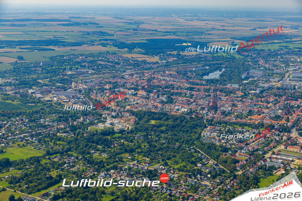 Luftaufnahme der Stadt Stendal - Die Luftaufnahme wurde 2025 vom UL-Flugzeug heraus erstellt ( keine Drohne ) - Hochauflösende Luftaufnahme - für professionelle Ausdrucke geeignet. Die Geschenkidee !Hier alle&nbsp;Infos zur Lizenzierung der LuftaufnahmeWir fliegen auch dieses Jahr wieder in Ihre Region um Luftbilder zu erstellen.- Luftbild anfragen