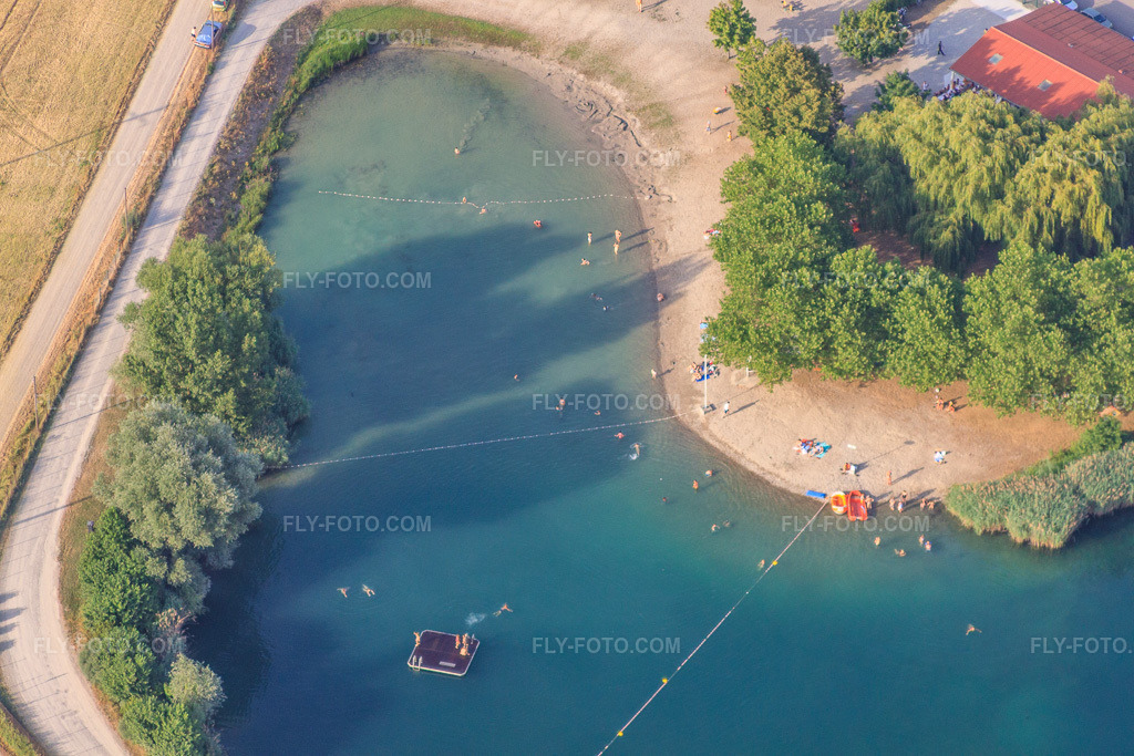 Aerial view: Plague in Gambsheim in the state Bas-Rhin, France. – Photo: IMG_30355.jpg taken on 07/09/2010 by Werner Riehm/FLY-FOTO.com – Resolution of the original: 4752 x 3168 px