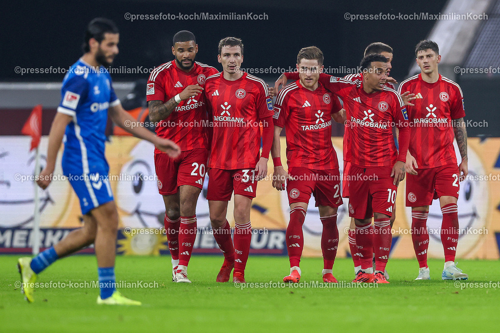 Due20122401063 | 20.12.2024, Fußball, Fortuna Düsseldorf - 1. FC Magdeburg, 2. Bundesliga, Merkur Spiel-Arena, Saison 2024 2025: Torjubel nach dem 2:1 durch Torschütze Tim Rossmann (Fortuna Düsseldorf #21)DFB regulations prohibit any use of photographs as image sequences and or quasi-video.