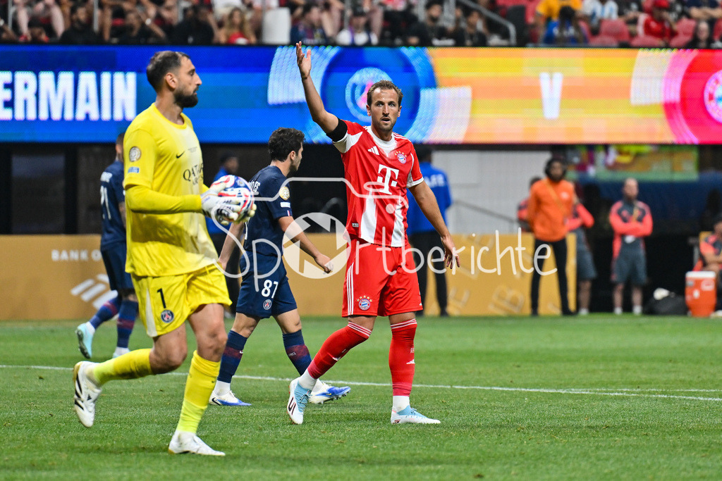 Paris Saint Germain - FC Bayern München | viel Diskussionen zum Ende des Spieles - hier reklamiert Harry KANE (FC Bayern Muenchen 9) / FIFA Club World Cup: Paris Saint Germain - FC Bayern Muenchen, Mercedes Benz Stadium am 05.07.2025 / NOT FOR SALE IN USA