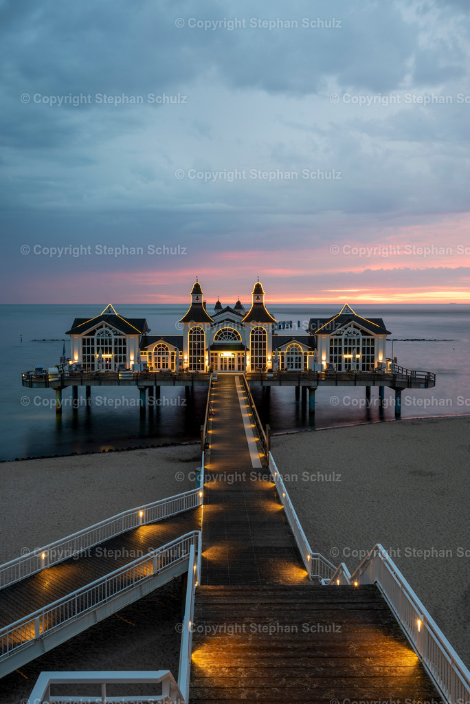 Seebrücke Sellin | Immer wieder schön: die beleuchtete Seebrücke im Ostseebad Sellin.  - Realisiert mit Pictrs.com