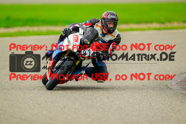 MaZZes_Fotomatrix_20241003_6007705_1555 | GELB