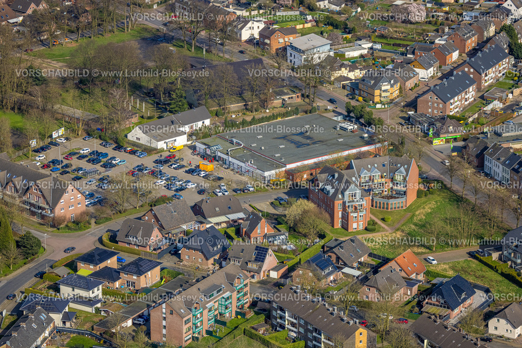 Emmerich240313404 | Luftbild, Kaufland Supermarkt mit Parkplatz, Agentur für Arbeit Behörde, Wohngebiet, Emmerich, Emmerich am Rhein, Nordrhein-Westfalen, Deutschland