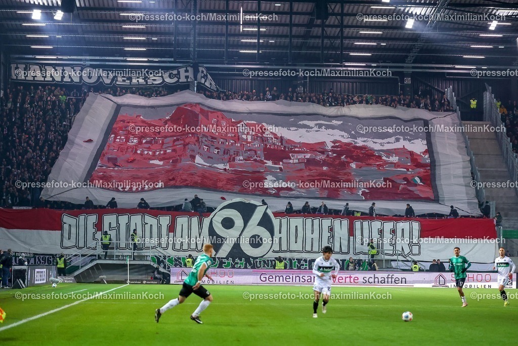 PRM05122501014 | 05.12.2025, Fußball, Preußen Münster - Hannover 96, 2. Fußball Bundesliga,  Preußenstadion, Saison 2025 2026: Choreografie im Gästeblock der Hannover Fans Fankurve Gästeblock Choreo Choreography  DFB regulations prohibit any use of photographs as image sequences and or quasi-video.