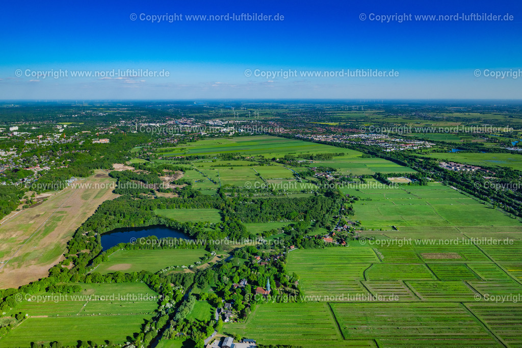 Hamburg_Billwerder_ELS_855411052 | HAMBURG 11.05.2025 Heath and meadows landscape "Boberger Heide" in the Billwerder district in Hamburg, Germany. // Heathland landscape " Boberger Heide " in the district Billwerder in Hamburg, Germany. Foto: Martin Elsen