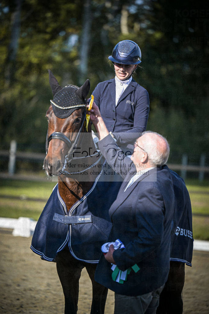 DOS_0003 | Entdecke hochwertige Reitturnierfotos von Foto Oger. Professionell, emotional und authentisch – jetzt Lieblingsmomente im Shop bestellen.Deutschlandweite Turnierfotografie. - Realisiert mit Pictrs.com