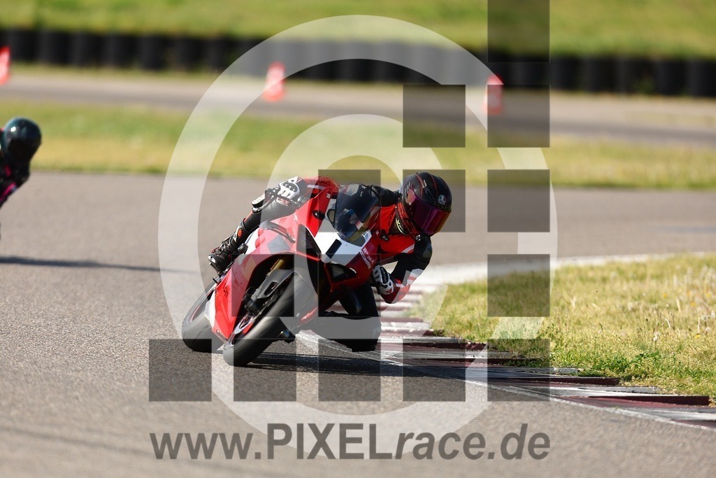 0001-20260426_00724 | Schöne Erinnerungen an spannende Momente - das festzuhalten ist unser Job. PIXELrace.de ist seit 2003 auf den Rennstrecken Europas unterwegs um die Action draußen beim Fahren und die wunderbare Stimmung imm Fahrerlager für euch einzufangen.
