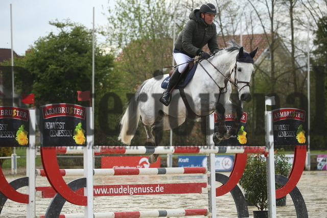 Schutterwald_2022_Punktespringen_Kl.M_Michael Herhalt_Chepetto 24A15X7520 (2) | Alle Fotos der Reiterjournal Fotografin Doris Matthaes im Reiterjournal Online-Fotoshop. - Realisiert mit Pictrs.com