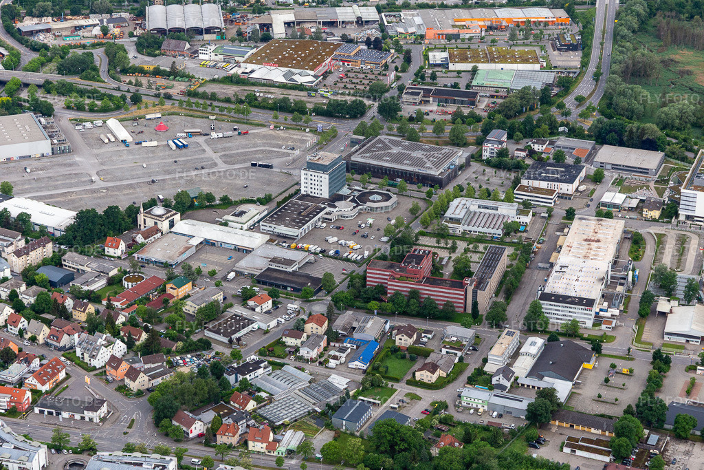 Eissporthalle Ravensburg - CHG Arena Robert Bosch Power Tools GmbH (ehemals Hawera) https://www.ravensburg.de/rv/kultur-freizeit-einkaufen/eissporthalle/ https://www.bosch-pt.com/ | Luftbild: Eissporthalle Ravensburg - CHG Arena Robert Bosch Power Tools GmbH (ehemals Hawera) https://www.ravensburg.de/rv/kultur-freizeit-einkaufen/eissporthalle/ https://www.bosch-pt.com/ in Ravensburg im Bundesland Baden-Württemberg in Deutschland. Foto: IMG_131948.jpg vom 26.05.2022 durch ©2025 Werner Riehm fly-foto.de/copyright - Realisiert mit Pictrs.com
