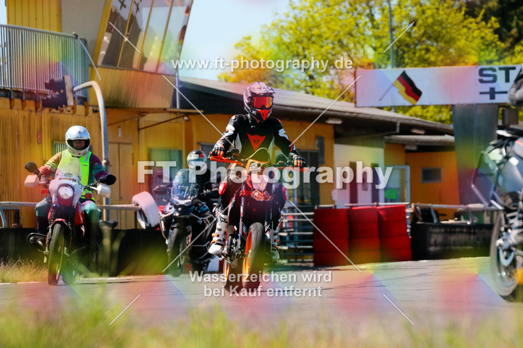 Moto-TeamOBK-22314 | Hier findet Ihr Bilder von Touristenfahrten auf der Nürburgring Nordschleife oder von anderen Veranstaltungen die ich besucht habe. Viel Spass beim Durch Schauen 