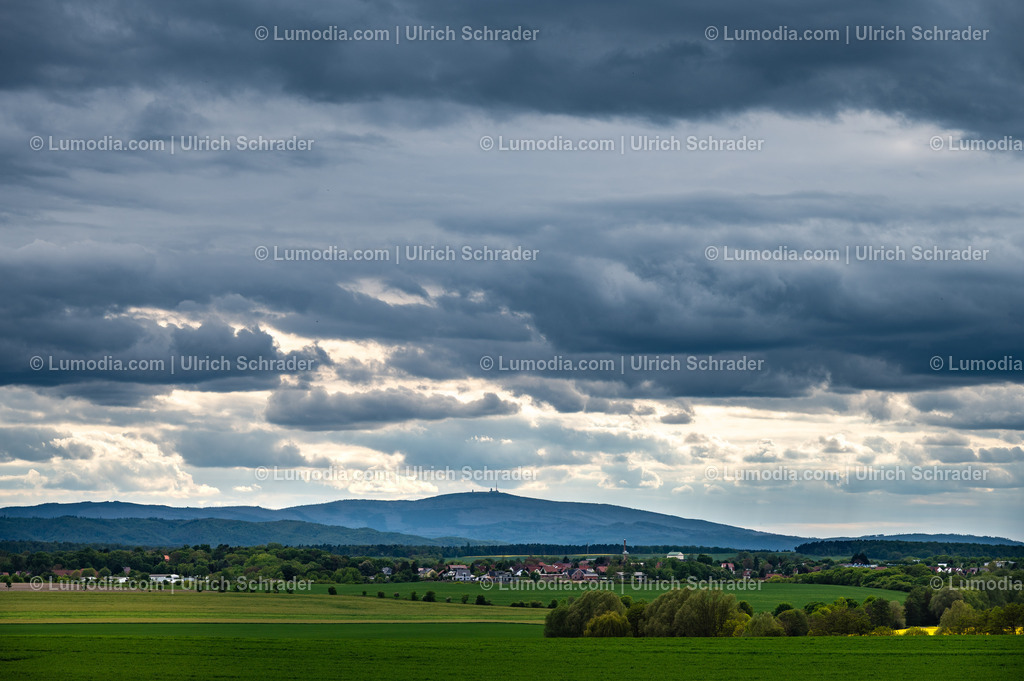 10049-14108 - Im Harzvorland | Stockfoto und Bilderpool mit Bildmaterial aus Deutschland, dem Harz, Halberstadt, Quedlinburg, Wernigerode und weltweit. Qualitativ hochwertige und professionelle Fotos anschauen und kaufen. - Realisiert mit Pictrs.com