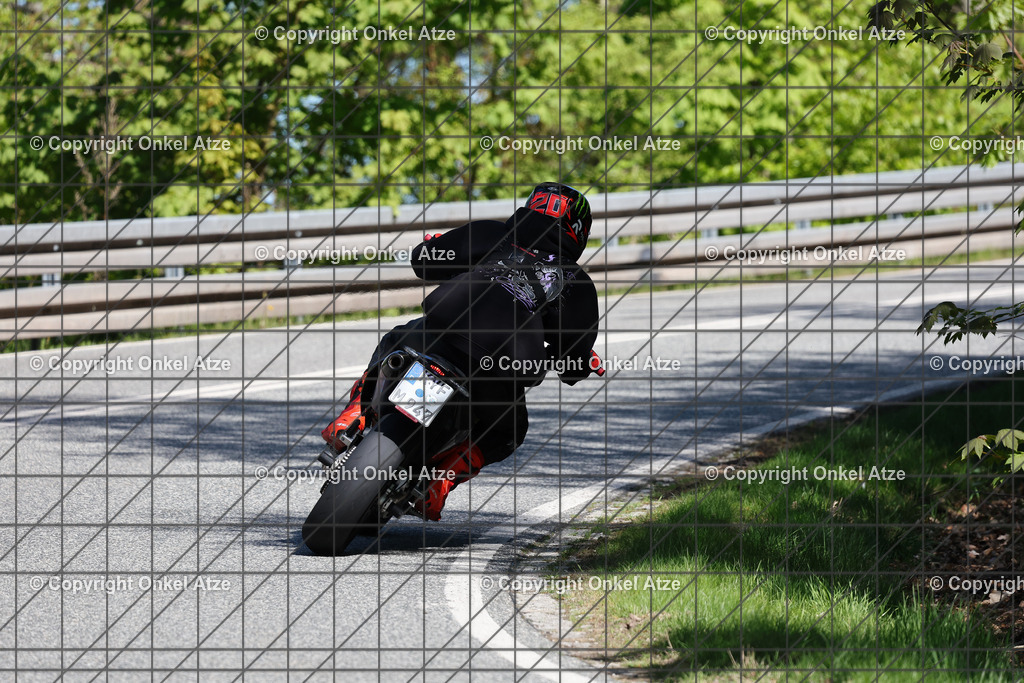 IMG_0213 | Fotograf am Kyffhäuser. Onkel Atze. Kyffhäuser Rennstrecke. Café36. Motorsportfotografie. - Realisiert mit Pictrs.com