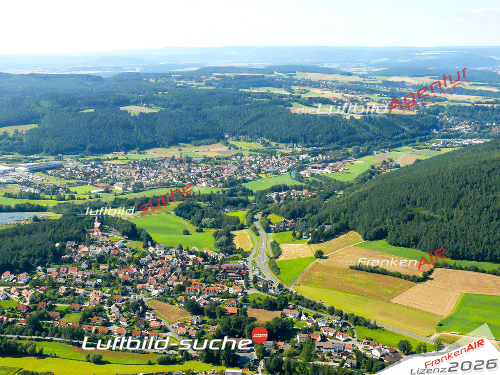 Die Luftaufnahme der Stadt Weissenbrunn wurde vom UL-Flugzeug heraus erstellt ( keine Drohne )- hohe Auflösung für beste Qualität