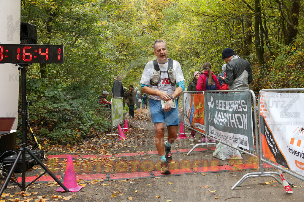 251026_1318_EX1_3152 | Sportfotografie im Rhein-Sieg Kreis, Köln, Bonn, NRW, Rheinland Pfalz, Hessen, etc. Unser Tätigkeitsfeld umfasst den Laufsport vom Volkslauf über den Marathon, Duathlon, Triathon bis zum Ultralauf wie Kölnpfad Ultra oder Schindertrail.
