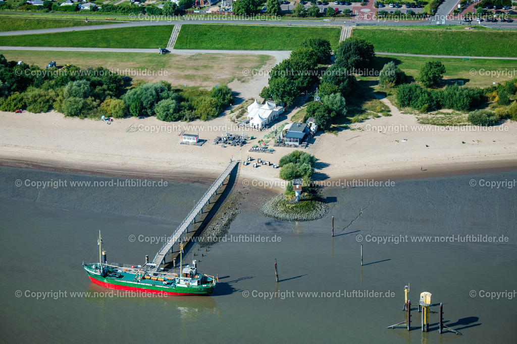Krautsand_Musemsschiff_Gründiek_ELS_7242130822 | DROCHTERSEN 13.08.2022 Anleger auf Krautsand in Drochtersen mit dem Museumsschiff Gruendiek aus Stade im Bundesland Niedersachsen, Deutschland. // Pier on Krautsand in Drochtersen with the museum ship Gruendiek from Stade in the state Lower Saxony, Germany. Foto: Martin Elsen