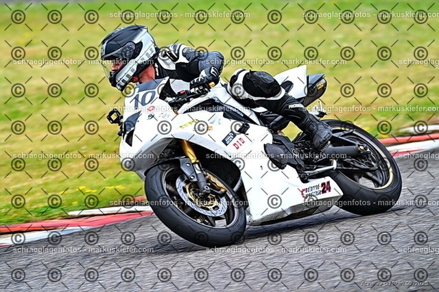 25bt02-0289 | markuskiefer.com - Realisiert mit Pictrs.com