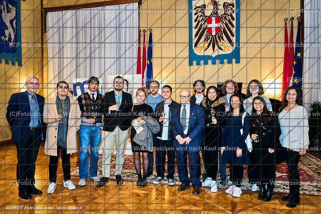 ALP3771_CHOPIN-Gesellschaft_Jubilaeum_junge Fans | (C)FotoLois.com, Alois Spandl, Festveranstaltung '70 Jahre internationale CHOPIN-Gesellschaft in Wien' mit Einladung durch den Bürgermeister der Bundeshauptstadt Wien, Dr. Michael Ludwig (vertreten durch Mag. Thomas Reindl), Wappensaal des Wiener Rathauses, Sa 29. Oktober 2022.