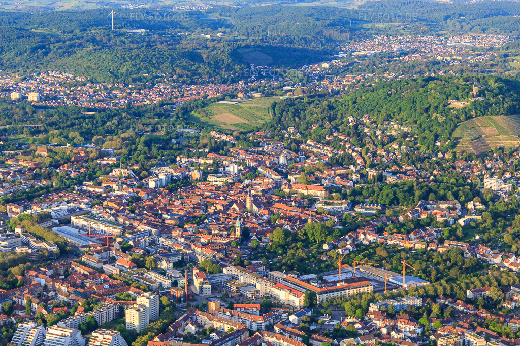 Luftbild: Ortsansicht von Südwesten im Ortsteil Durlach in Karlsruhe im Bundesland Baden-Württemberg in Deutschland. Foto: IMG_099557.jpg vom 21.05.2017 durch Werner Riehm/FLY-FOTO.de