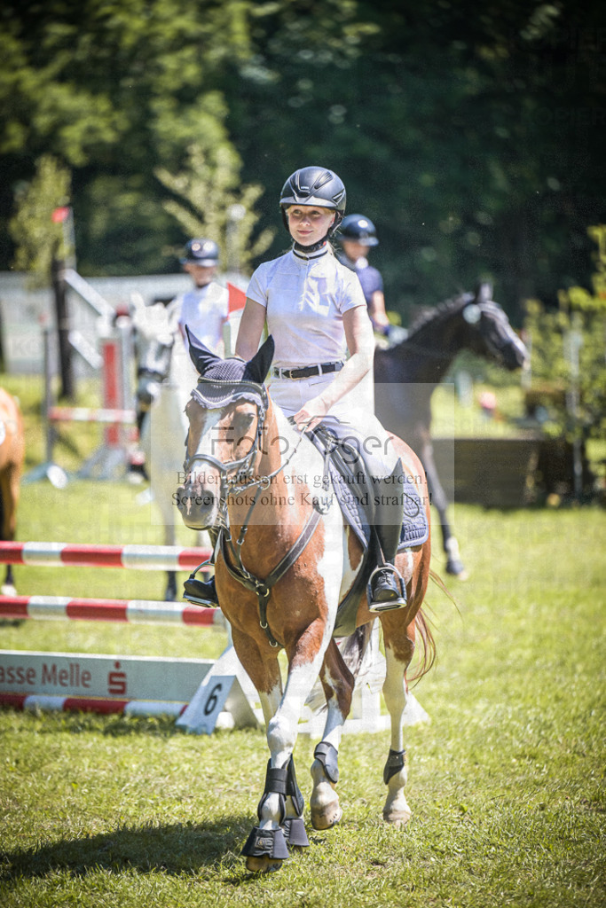 DOS_4654 | Entdecke hochwertige Reitturnierfotos von Foto Oger. Professionell, emotional und authentisch – jetzt Lieblingsmomente im Shop bestellen.Deutschlandweite Turnierfotografie. - Realisiert mit Pictrs.com