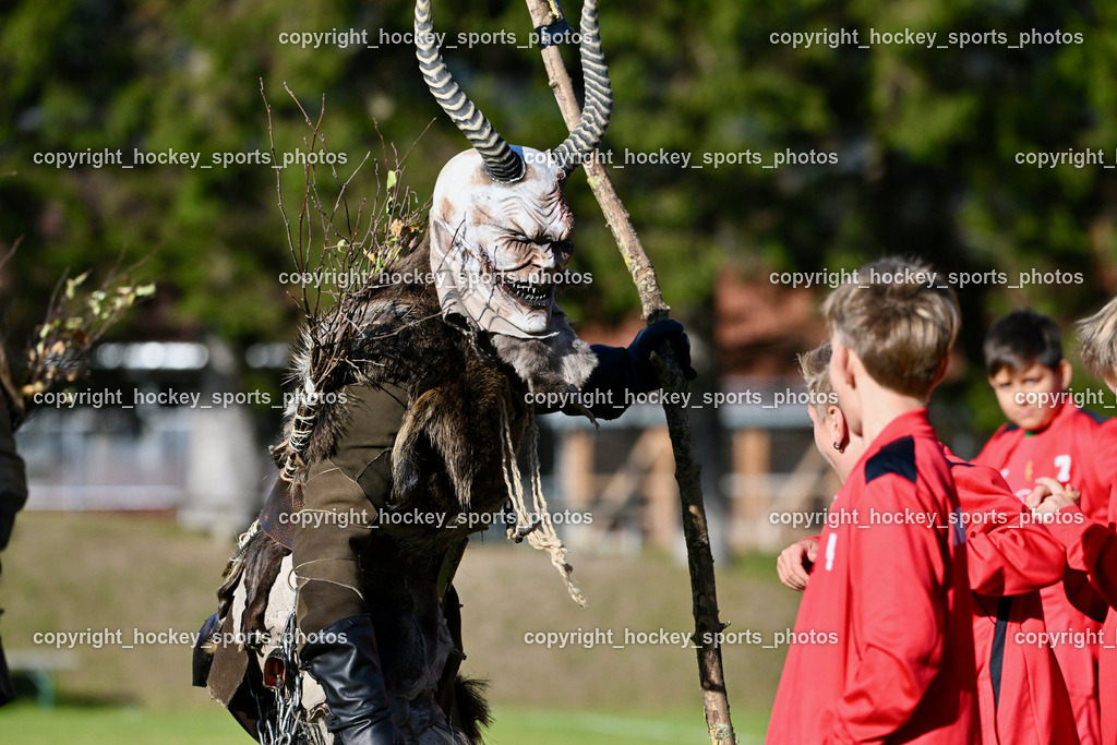 FC ASKÖ Gmünd vs. SV Rapid Lienz | Perchtengruppe, FC ASKÖ Gmünd vs. SV Rapid Lienz, FC ASKÖ Gmünd vs. SV Rapid Lienz am 09.11.2025 in Ferlach (Ballspielhalle Ferlach), Austria, (Photo by Bernd Stefan)