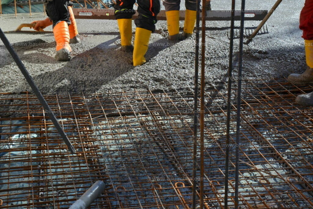 bib-lg04-betonarbeiten-0419 | Nach LV-Leistungsgruppen sortierte Detailfotos über den Bau eines Hauses. Alle Hausbau-Bilder direkt vom Urheber und Autor der Website Haus-Selber-Bauen.com