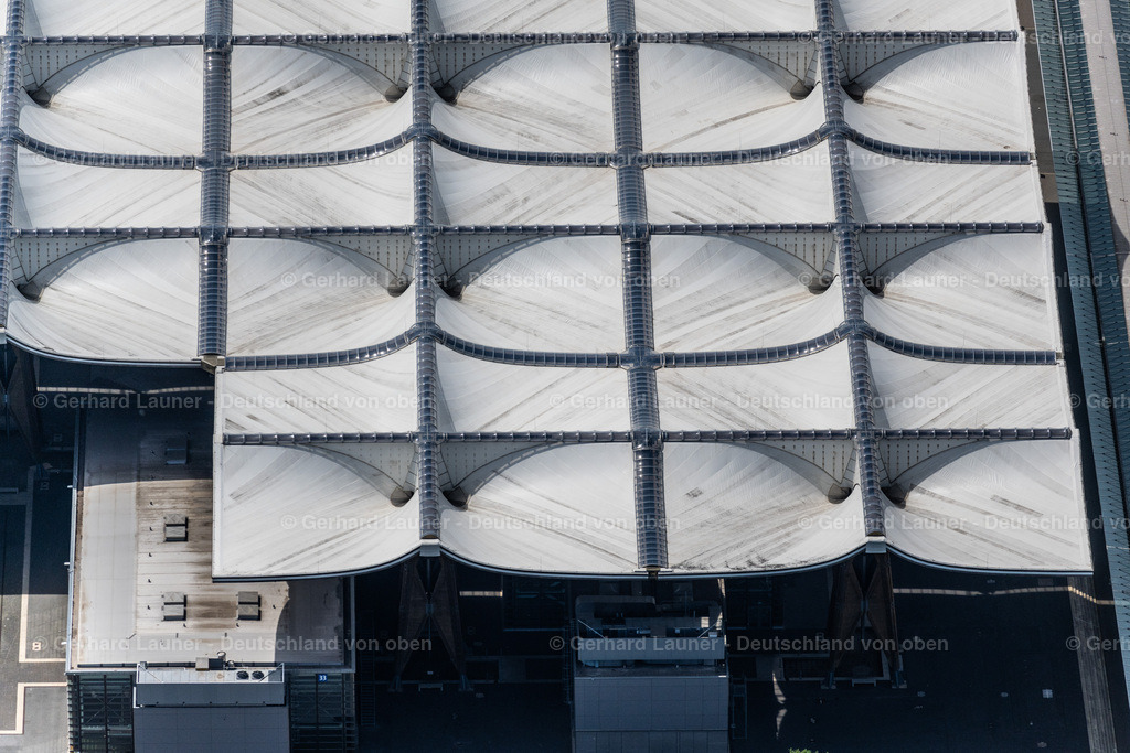 4030707 | HANNOVER 02.06.2020 Ausstellungsgelände und Messehallen mit Dach- Membrankonstruktion der an der Straße 5. Allee im Ortsteil Mittelfeld in Hannover im Bundesland Niedersachsen, Deutschland. Weiterführende Informationen bei: Deutsche Messe. // Exhibition grounds and exhibition halls with roof membrane construction on the street 5. Allee in the district Mittelfeld in Hanover in the state Lower Saxony, Germany. Further information at: Deutsche Messe. Foto: Gerhard Launer